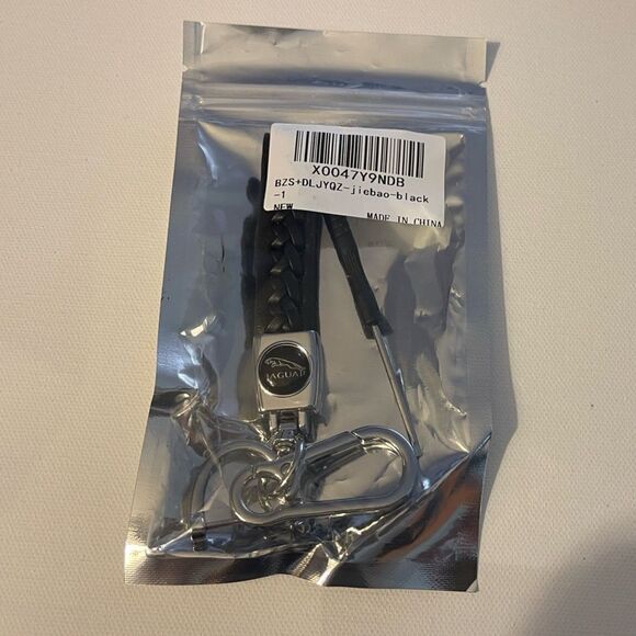 Jaguar Logo Key Fob Keychain in Black and Silver Leather NWT - Picture 4 of 4